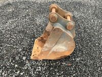 STRICKLAND APPROX. 16" TOOTHLESS DIGGING BUCKET TO SUIT 4-8 TON EXCAVATOR - 4