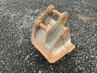 STRICKLAND APPROX. 16" TOOTHLESS DIGGING BUCKET TO SUIT 4-8 TON EXCAVATOR - 7