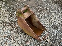 APPROX 11" TOOTHLESS DIGGING BUCKET TO SUIT 3-5 TON EXCAVATOR