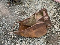 APPROX 11" TOOTHLESS DIGGING BUCKET TO SUIT 3-5 TON EXCAVATOR - 4