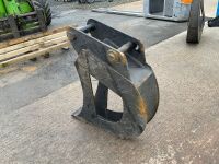 UNUSED TREVOR COLLINS TAPERED DRAINAGE BUCKET TO SUIT 8 TON MACHINE&nbsp; - 5