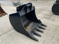 APPROX. 3.6ft UNUSED TREVOR COLLINS TOOTHED DIGGING BUCKET TO SUIT 13 TON MACHINE