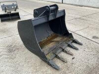 APPROX. 4ft UNUSED TREVOR COLLINS TOOTHED DIGGING BUCKET TO SUIT 13 TON MACHINE