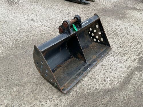 APPROX. 2ft UNUSED JCB SHUGH BUCKET TO SUIT 3 TON MACHINE
