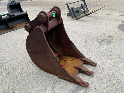 APPROX. 2ft TOOTHED DIGGING BUCKET TO SUIT 13 TON MACHINE