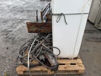 APPROX. 7.5m BI-FOLDING METAL GATE & CONTROLS - 3