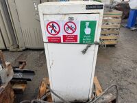 APPROX. 7.5m BI-FOLDING METAL GATE & CONTROLS - 9