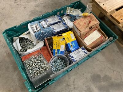 PLASTIC CRATE OF ASSORTED SCREWS