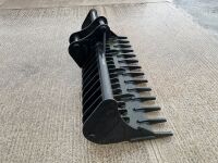 APPROX. 6ft UNUSED TREVOR COLLINS RAKE BUCKET TO SUIT 8 TON MACHINE - 8