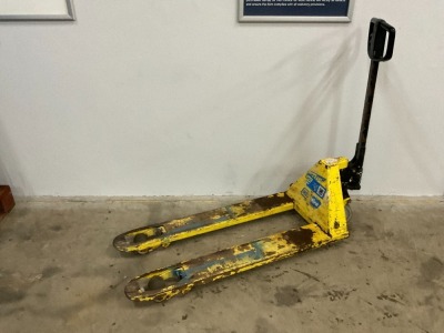 TOYOTA 2.3 TON PALLET TRUCK