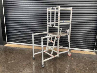 BOSS POD 1000 ALUMINIUM FOLDABLE PODIUM