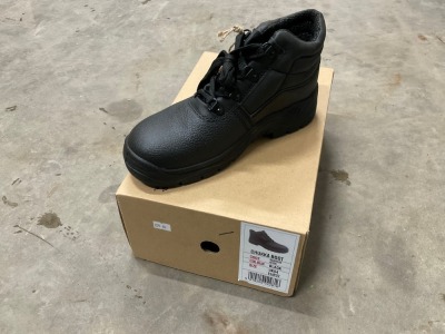 UNUSED SIZE 4 WORKBOOTS