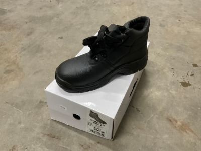 UNUSED SIZE 3 WORKBOOTS