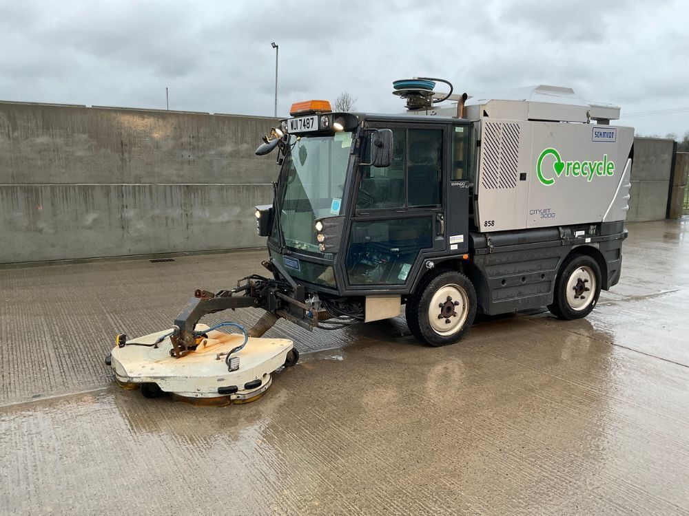 SCHMIDT SWINGO+ CARGY CITYJET 3000 ROAD LEGAL PAVEMENT WASHER