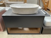 APPROX. 800 SINGLE-DRAWER WALL-MOUNTED VANITY UNIT IN CARBON WITH OPEN OAK SHELF, SOLID COMPACT WORKTOP WITH INTEGRATED TOWEL HANGER AND FREESTANDING BASIN - 6