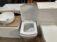 BACK-TO-WALL SOFT SQUARE PAN AND SEAT - 3