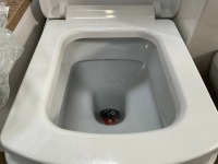 BACK-TO-WALL SOFT SQUARE PAN AND SEAT - 4