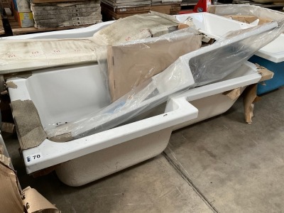LEFT-HAND L-SHAPED BATH WITH WHITE GLOSS FRONT AND END PANEL