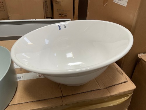 ROUND FREESTANDING BASIN APPROX. 465mm DIAMETER