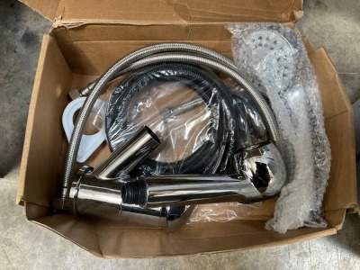 SINK MIXER TAP WITH PULL-OUT RINSER