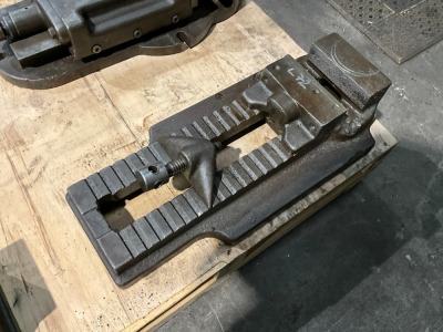 APPROX. 560mm ENGINEER'S VICE