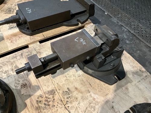 APPROX. 350mm ENGINEER'S VICE