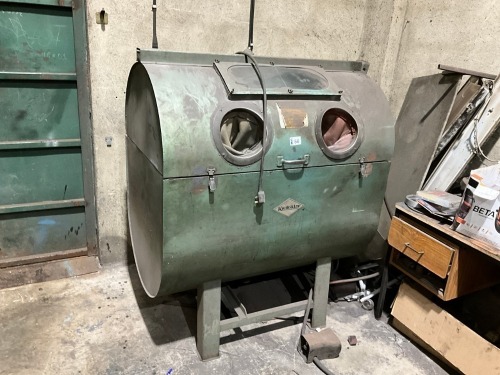 KWIKWAY 240v SANDBLASTING CABINET