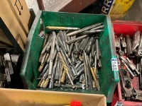PLASTIC CRATE TO INCLUDE ASSORTED CUTTERS & BITS
