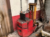 STEINBOCK EFG06KA 600KG BATTERY FORKLIFT & CHARGER