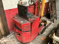 STEINBOCK EFG06KA 600KG BATTERY FORKLIFT & CHARGER - 2