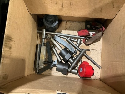 ASSORTED CHUCKS, CHUCK KEYS & SINGLE-ANGLE COLLET SET