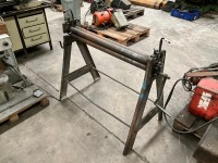 APPROX. 950mm MANUAL ROLLERS