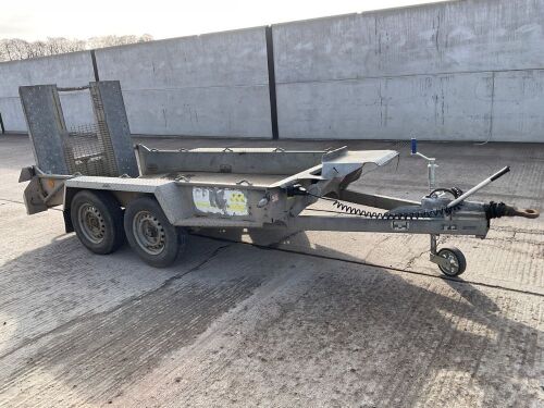 APPROX. 9ft x 4.6ft IFOR WILLIAMS 2700KGS TWIN AXLE BEAVERTAIL PLANT TRAILER