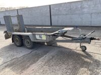 APPROX. 9ft x 4.6ft IFOR WILLIAMS 2700KGS TWIN AXLE BEAVERTAIL PLANT TRAILER