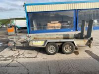 APPROX. 9ft x 4.6ft IFOR WILLIAMS 2700KGS TWIN AXLE BEAVERTAIL PLANT TRAILER - 6