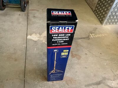 UNUSED SEALEY 10W 110V FLOODLIGHT