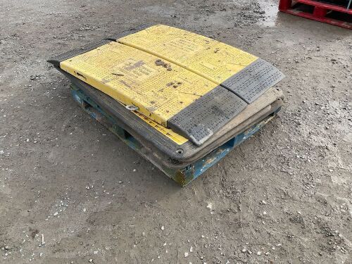 PALLET TO INC. 3No. GROUND PROTECTION BOARDS & 2No. RAMPS