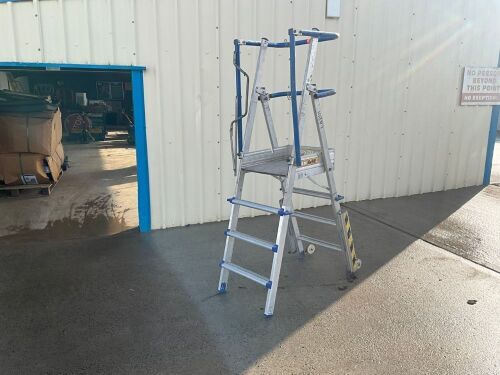 CLOW ALUMINIUM FOLDABLE PODIUM