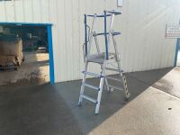 CLOW ALUMINIUM FOLDABLE PODIUM