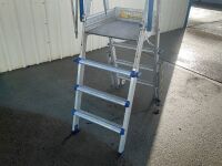 CLOW ALUMINIUM FOLDABLE PODIUM - 2