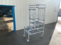 MOBILE ALUMINIUM PODIUM