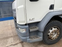 DAF LF220 EURO 6 4X2 18 TON CURTAINSIDER - 4