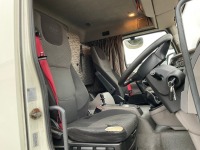 DAF LF220 EURO 6 4X2 18 TON CURTAINSIDER - 31