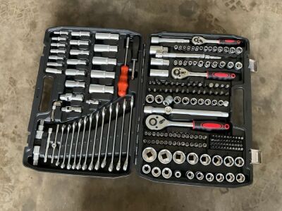UNUSED 216PC SOCKET WRENCH SET