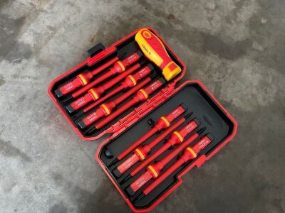 UNUSED 12PC INSULATED SCREWDRIVER SET