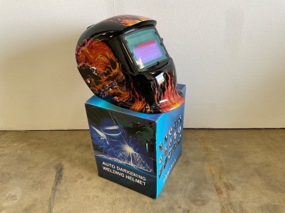 UNUSED AUTO DARKENING WELDING HELMET
