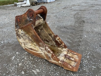 APPROX. 18" STRICKLAND TOOTHLESS DIGGING BUCKET TO SUIT 13 TON MACHINE