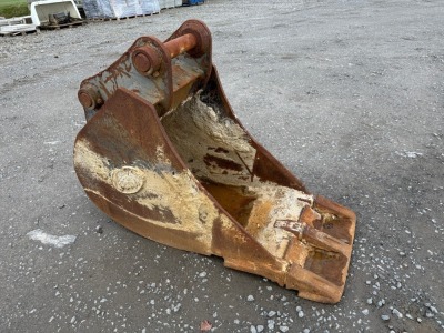 APPROX. 2ft GEITH TOOTHLESS DIGGING BUCKET TO SUIT 13 TON MACHINE