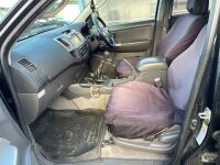 TOYOTA HILUX INVINCIBLE 3.0 D-4D DOUBLE CAB PICK UP - 8
