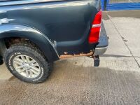 TOYOTA HILUX INVINCIBLE 3.0 D-4D DOUBLE CAB PICK UP - 13